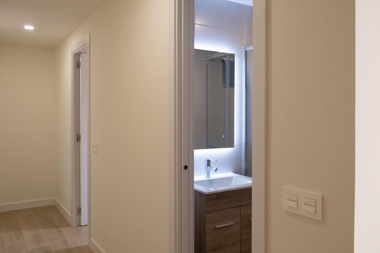 Victoria'S Home Modern And Cosy 2 Bedroom Apartment マラガ エクステリア 写真