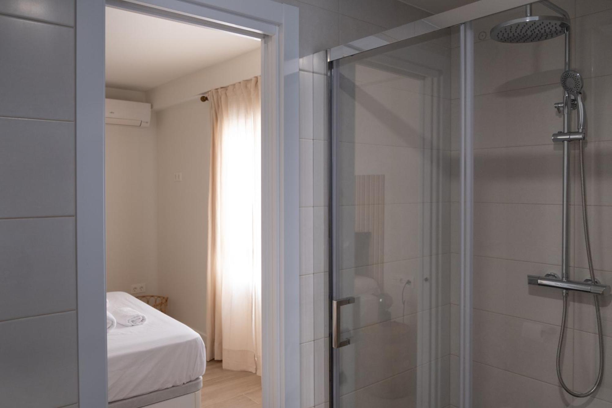 Victoria'S Home Modern And Cosy 2 Bedroom Apartment マラガ エクステリア 写真
