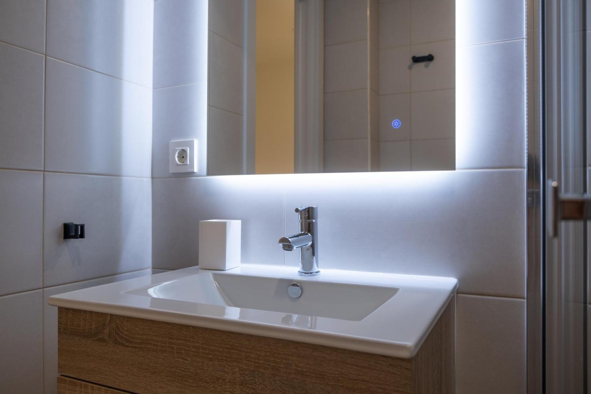 Victoria'S Home Modern And Cosy 2 Bedroom Apartment マラガ エクステリア 写真